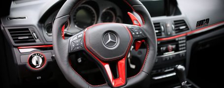 Mercedes E-Coupe C207 - Vollständiges Interieur inkl. Armaturenbrett, Instrumentenblende, Lenkrad, Lenkradtopf und Sitze in Polished Candy Red